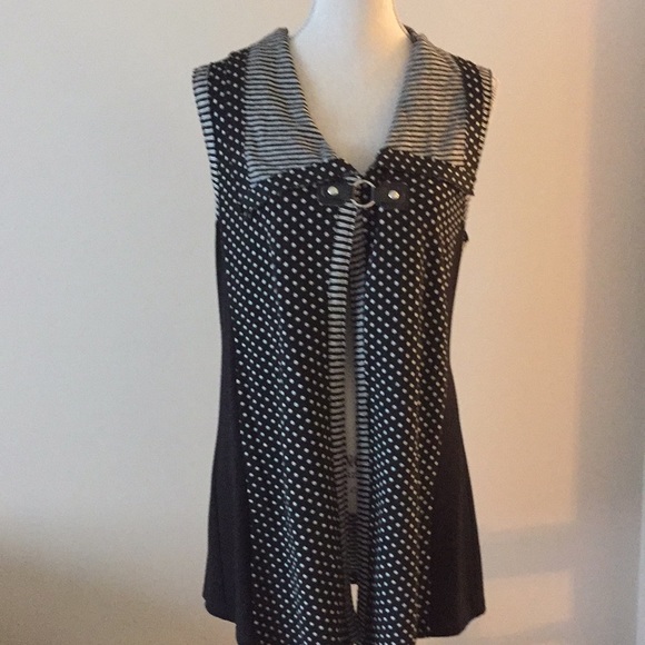 Zoe’ black and creamy white soft knit vest - Picture 2 of 6
